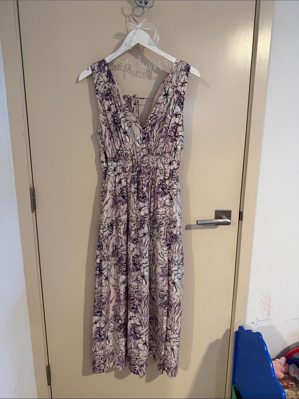 ❣️5 for $100 Express Lavender and Cream Floral V-Neck Midi Dress